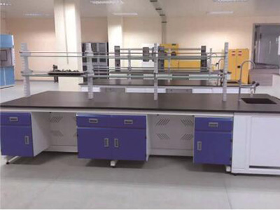 实验台装备中常见的几种塑料特性是什么?